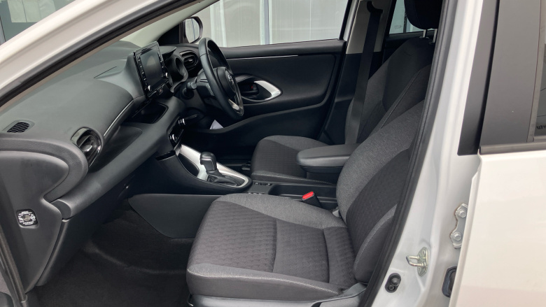 Toyota Yaris 1.5 Hybrid Design 5dr CVT Hybrid Hatchback